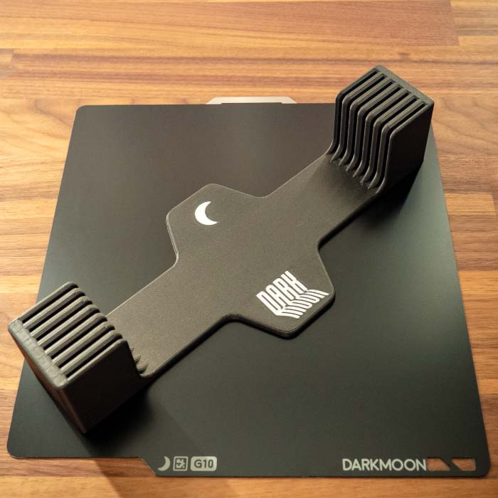 Bambu Lab G10 Build Plate by Darkmoon 3D with Mulitcolor Build Plate Holder on it